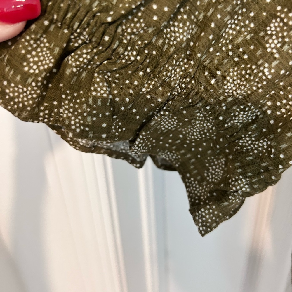 NWT LOFT Olive Green Ruffle Front Blouse Size L - Picture 4 of 7